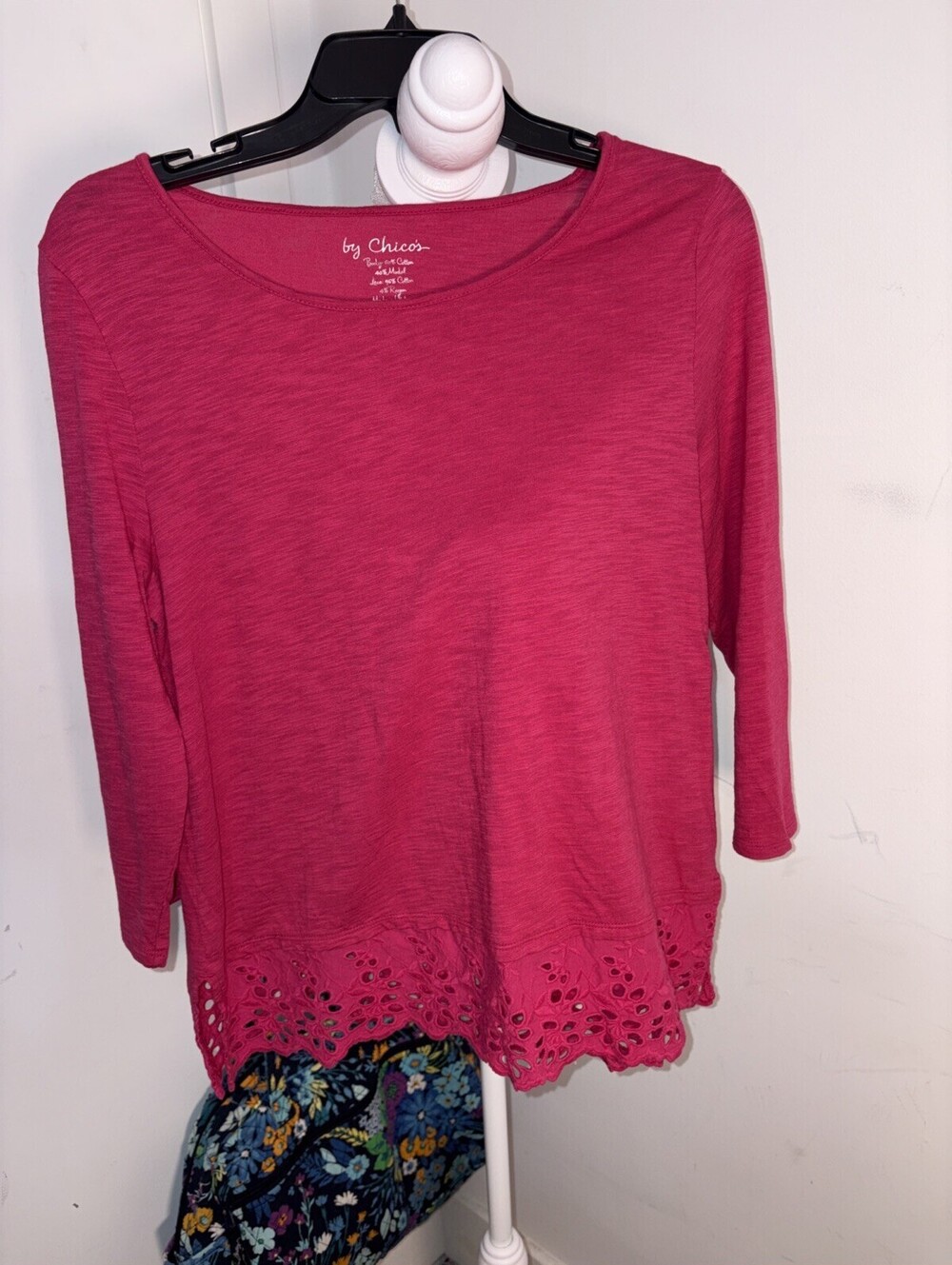 Chico's Bright Pink Slub Knit‎ Top 3/4 Sleeve Eyelet Cutout Scalloped Hem Sz 1